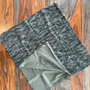 Lululemon Customizable Snap Scarf - Camo